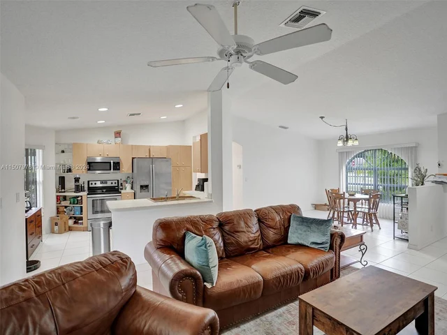 100 Cocoplum Cir, Royal Palm Beach FL 33411