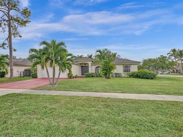 100 Cocoplum Cir, Royal Palm Beach FL 33411