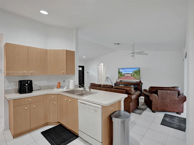 100 Cocoplum Cir, Royal Palm Beach FL 33411