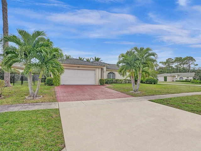 100 Cocoplum Cir, Royal Palm Beach FL 33411