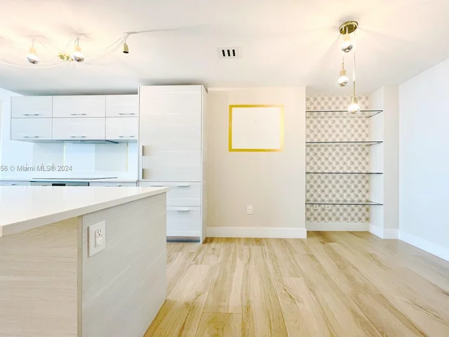 650 NE 32nd St # 3803, Miami FL 33137