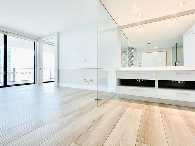 650 NE 32nd St # 3803, Miami FL 33137