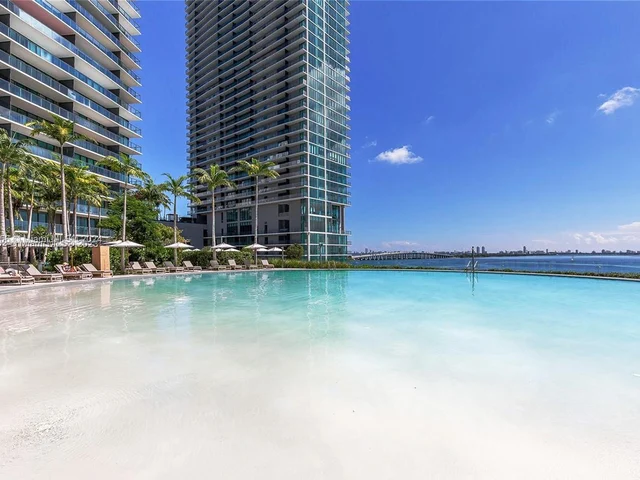 650 NE 32nd St # 3803, Miami FL 33137