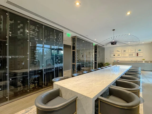 650 NE 32nd St # 3803, Miami FL 33137