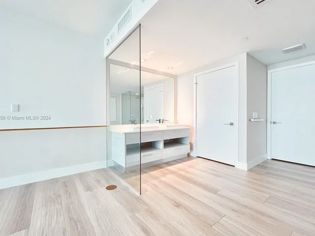 650 NE 32nd St # 3803, Miami FL 33137