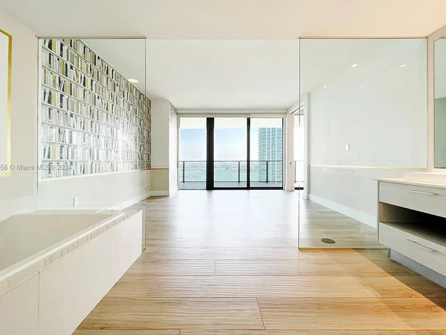 650 NE 32nd St # 3803, Miami FL 33137