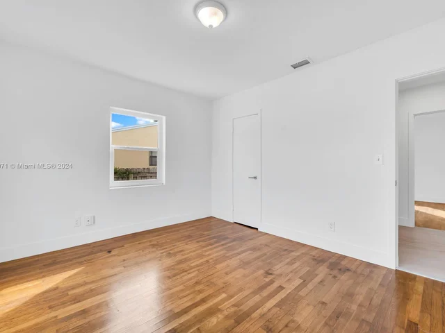 1980 NE 159th St, North Miami Beach FL 33162