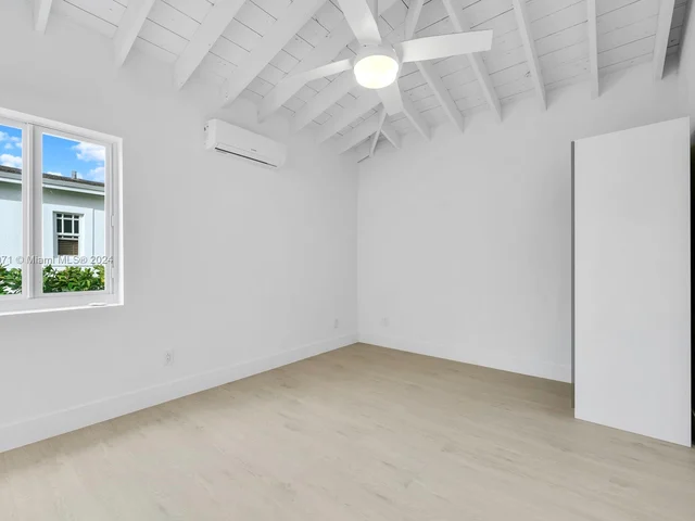 1980 NE 159th St, North Miami Beach FL 33162