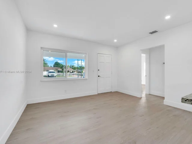 1980 NE 159th St, North Miami Beach FL 33162