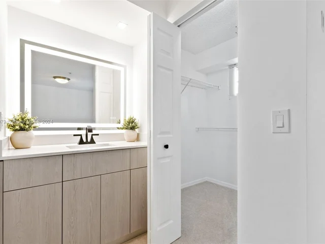 2831 NE 185th St # 604, Aventura FL 33180