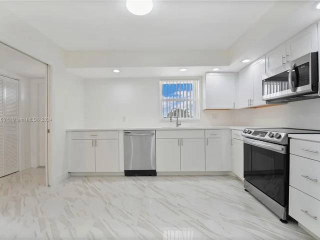 271 S Hollybrook Dr # 307, Pembroke Pines FL 33025