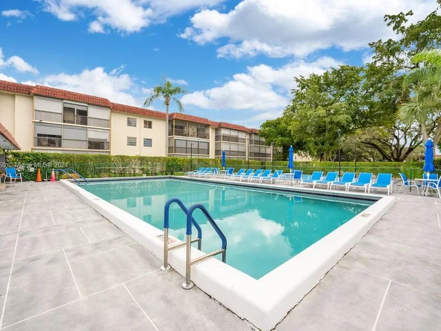 271 S Hollybrook Dr # 307, Pembroke Pines FL 33025