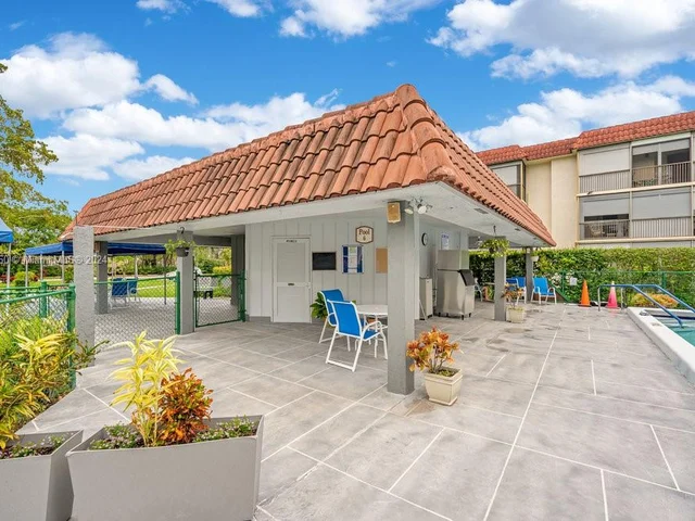 271 S Hollybrook Dr # 307, Pembroke Pines FL 33025