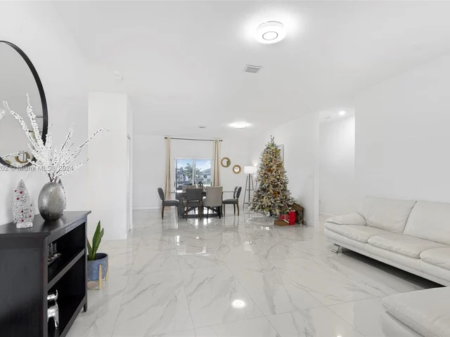 19080 SW 133rd Ct, Miami FL 33177