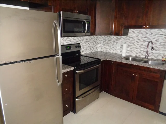 13450 SW 3rd St # 113D, Pembroke Pines FL 33027