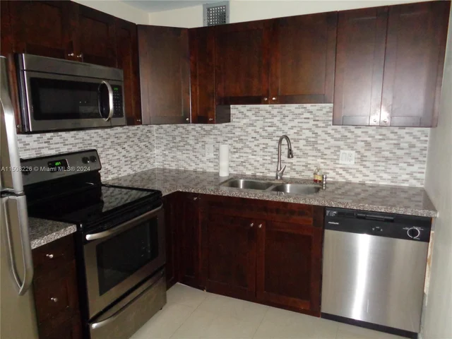 13450 SW 3rd St # 113D, Pembroke Pines FL 33027