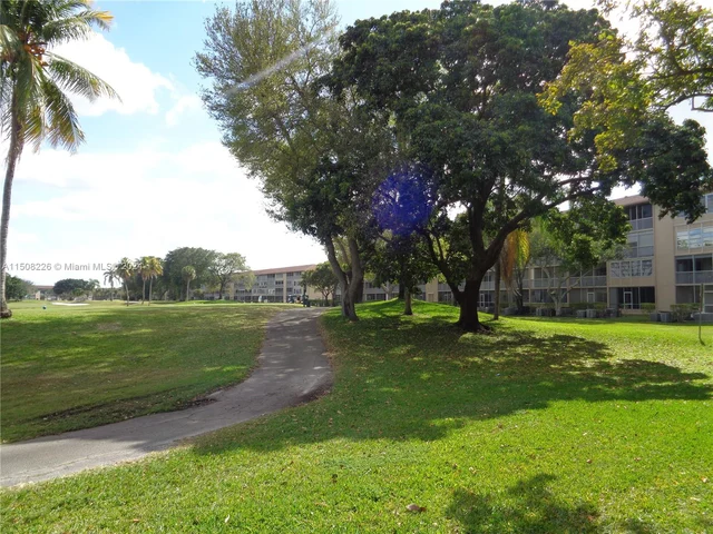 13450 SW 3rd St # 113D, Pembroke Pines FL 33027