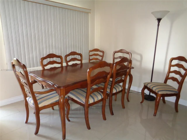 13450 SW 3rd St # 113D, Pembroke Pines FL 33027