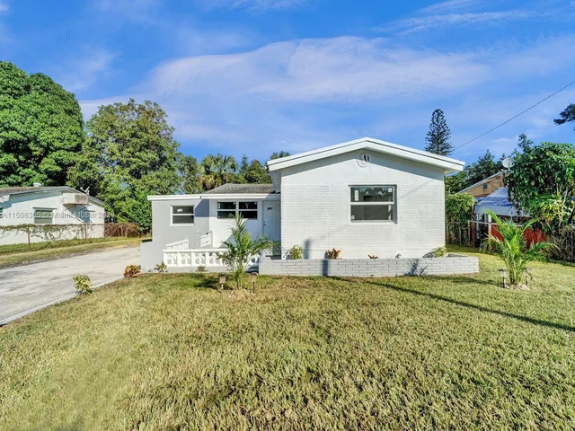 3831 NW 4th Ct, Lauderhill FL 33311