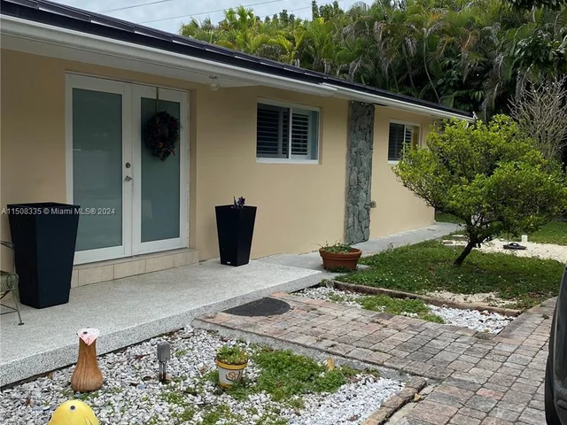 7325 SW 80th St, Miami FL 33143