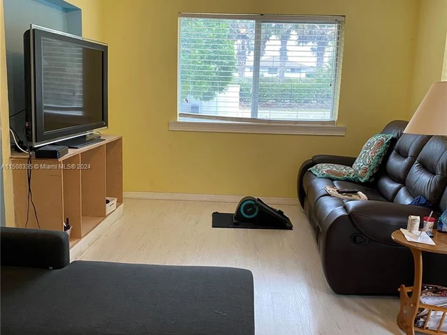 7325 SW 80th St, Miami FL 33143