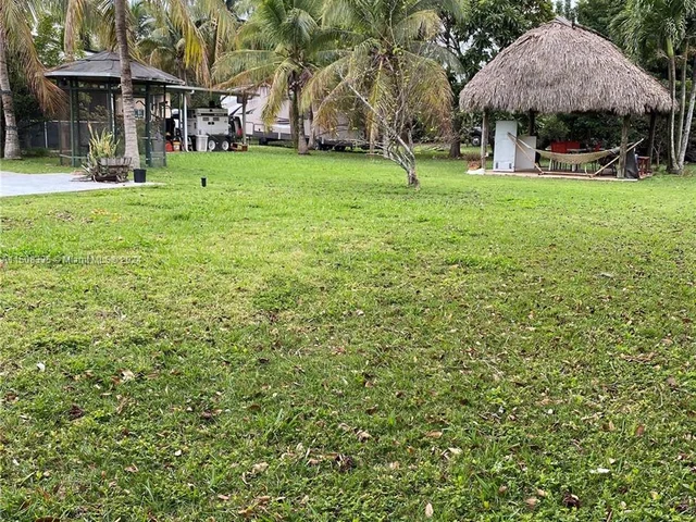 7325 SW 80th St, Miami FL 33143