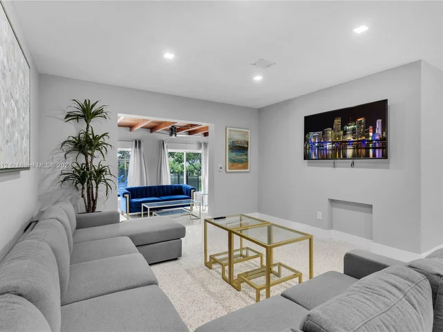 75 NW 144th St, Miami FL 33168