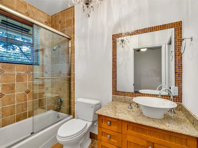 2560 Mayfair Ln, Weston FL 33327