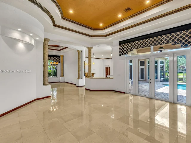 2560 Mayfair Ln, Weston FL 33327