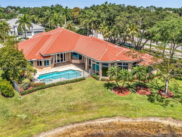 2560 Mayfair Ln, Weston FL 33327