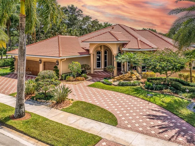 2560 Mayfair Ln, Weston FL 33327