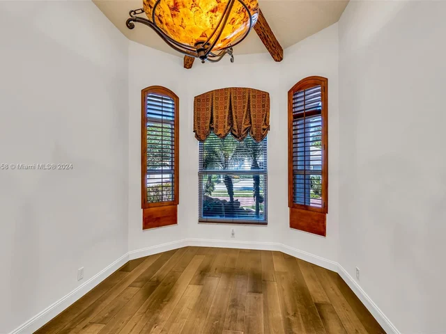 2560 Mayfair Ln, Weston FL 33327