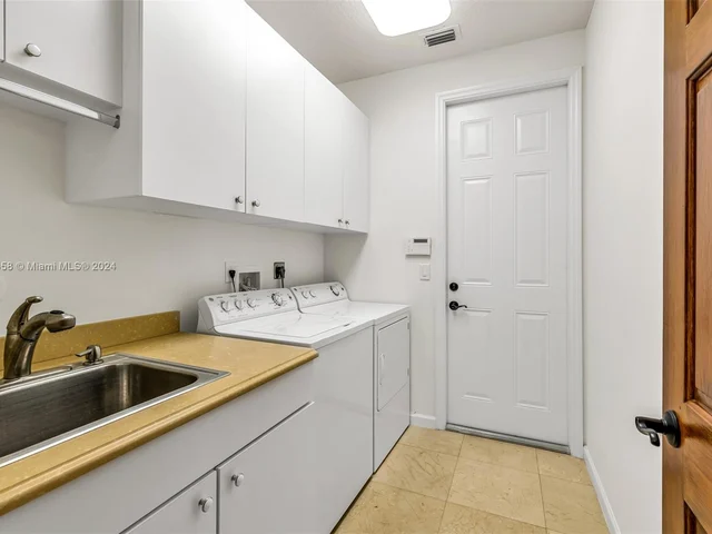 2560 Mayfair Ln, Weston FL 33327