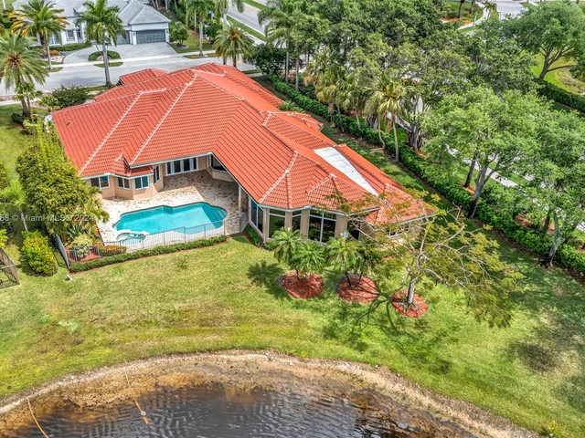 2560 Mayfair Ln, Weston FL 33327