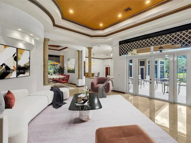 2560 Mayfair Ln, Weston FL 33327