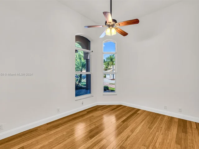 2560 Mayfair Ln, Weston FL 33327