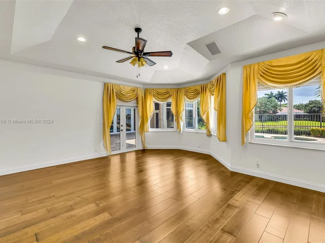 2560 Mayfair Ln, Weston FL 33327