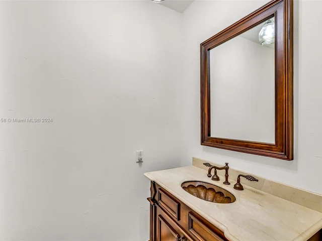 2560 Mayfair Ln, Weston FL 33327