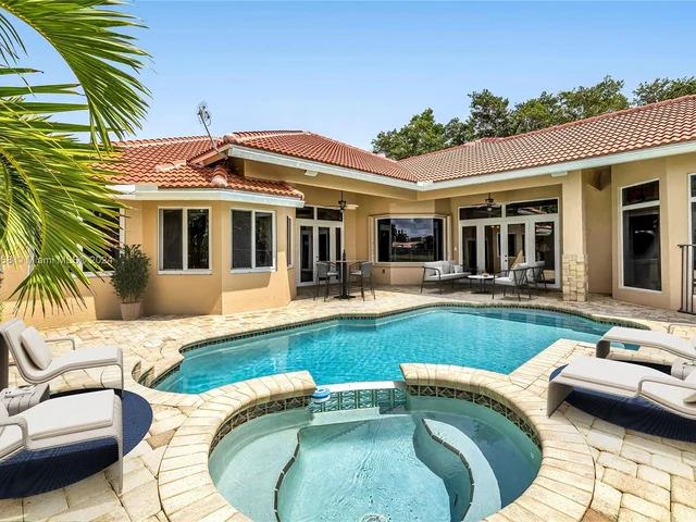 2560 Mayfair Ln, Weston FL 33327