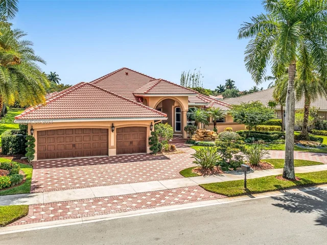 2560 Mayfair Ln, Weston FL 33327