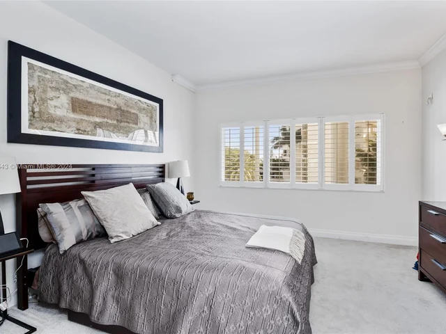 333 Sunset Dr # 104, Fort Lauderdale FL 33301