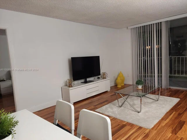 486 NW 165th Street Rd # 103, Miami FL 33169