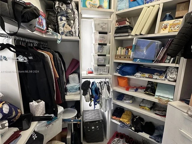 3330 NE 190th St # 912, Aventura FL 33180