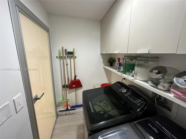 3330 NE 190th St # 912, Aventura FL 33180