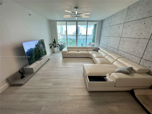 3330 NE 190th St # 912, Aventura FL 33180