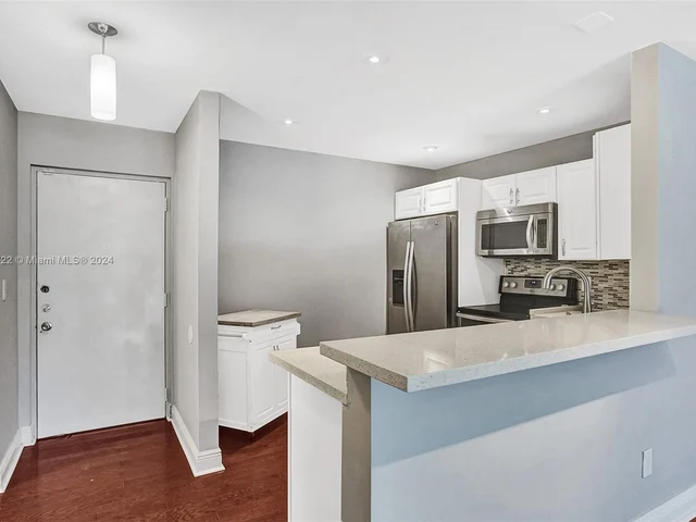 7840 Camino Real # 111, Miami FL 33143