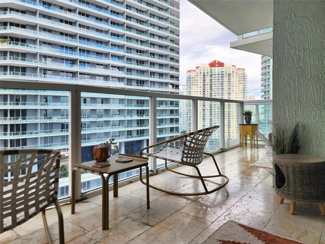 218 SE 14th St # 1904, Miami FL 33131