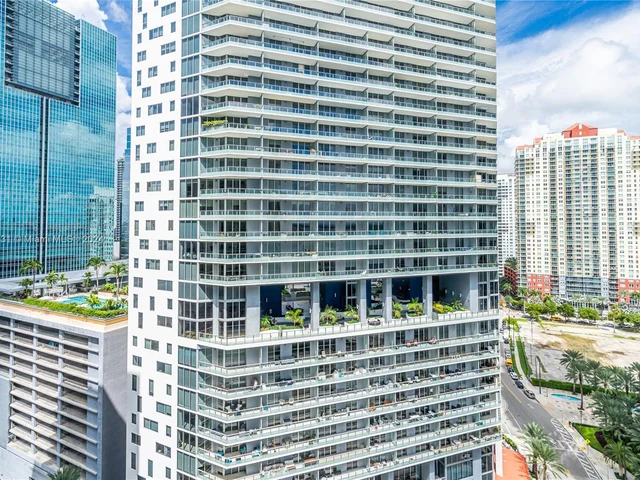 218 SE 14th St # 1904, Miami FL 33131