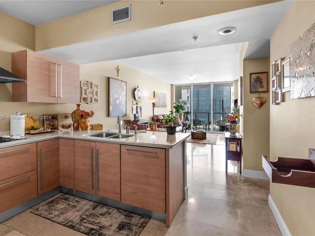 218 SE 14th St # 1904, Miami FL 33131