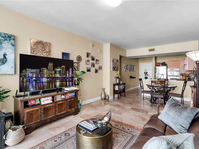 218 SE 14th St # 1904, Miami FL 33131